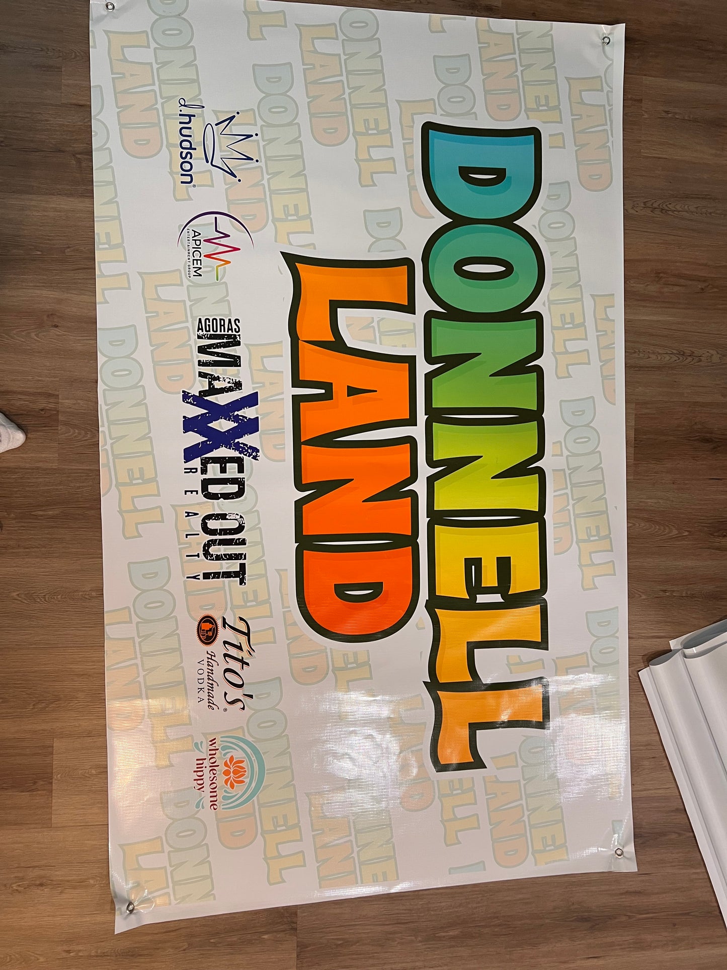 CUSTOM BANNER